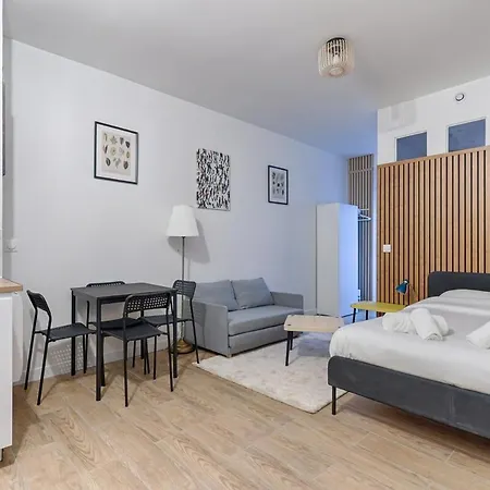 De Charme Proche De La Place De La Nation Apartment